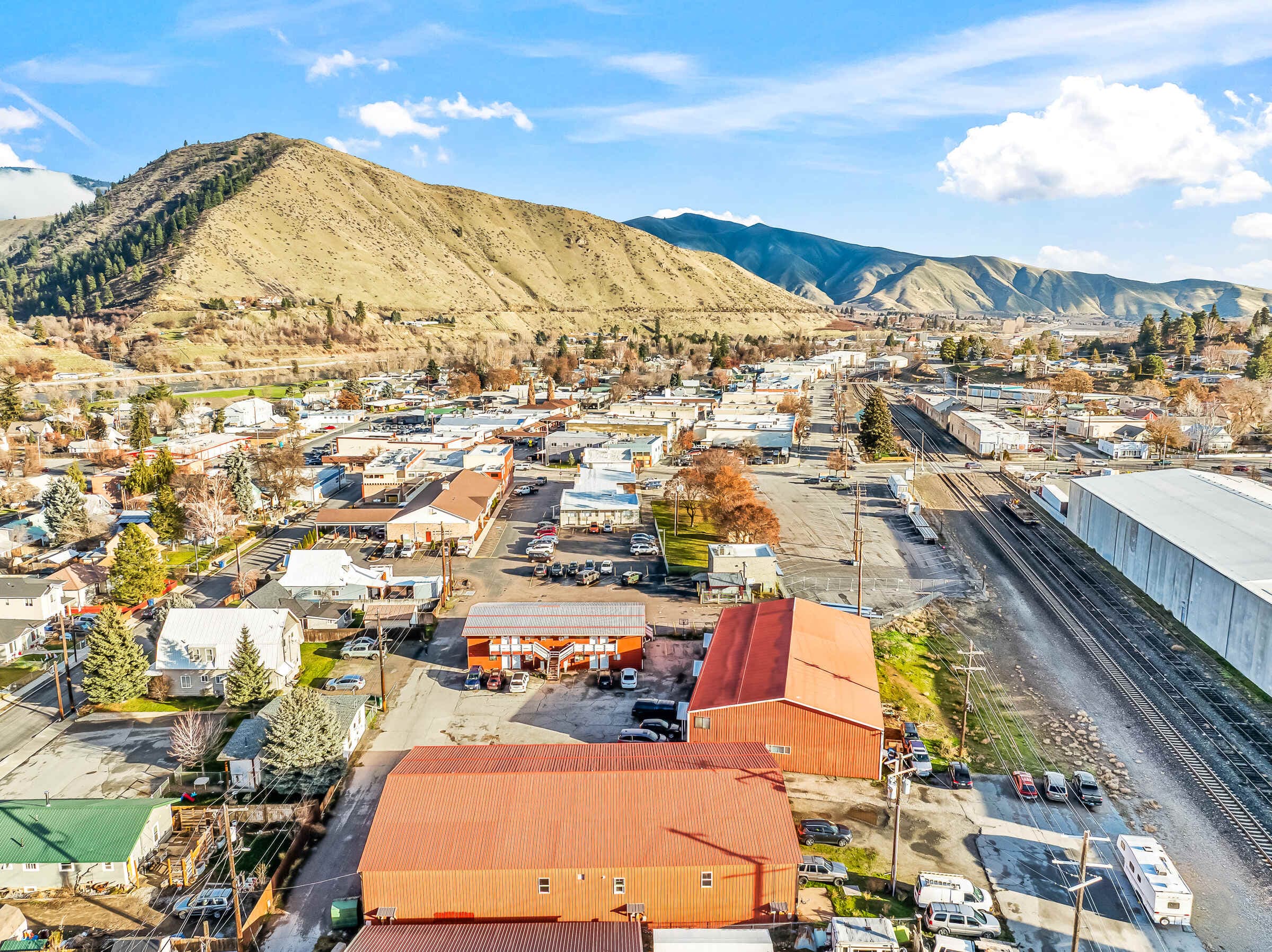Small-Town Asset Near Dynamic Wenatchee Valley Growth
